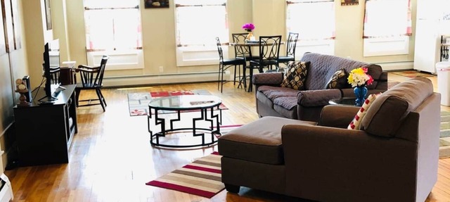Spacious Downtown Studio 10 Min to Sunapee in Newport