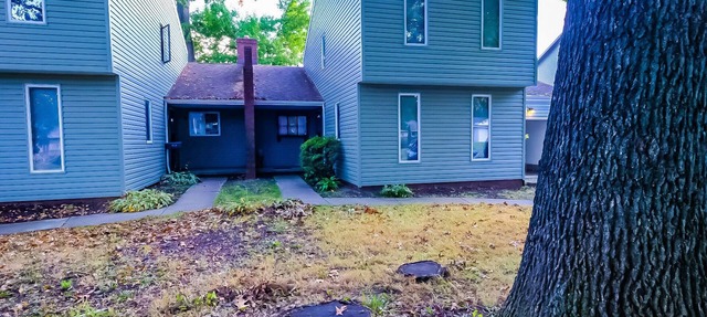Spacious duplex, located in plain township, peaceful walk your dog atmosphere. in Canton
