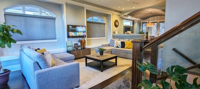 Spacious House with New Furniture - Close to Airport/Marine Gateway/UBC/downtown in Vancouver