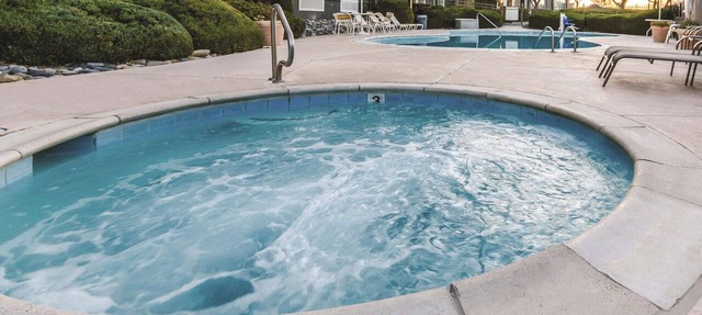 Spacious King Suite at La Quinta Inns & Suites, Relaxing Pool, Near Golf Courses in Grand Junction