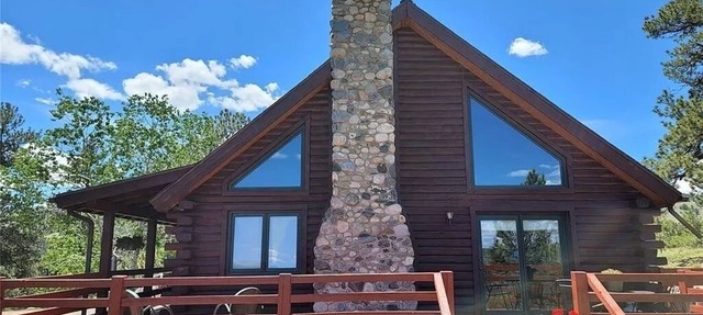Spacious Log Cabin with Expansive Mountain Vistas, National Forest in Guffey