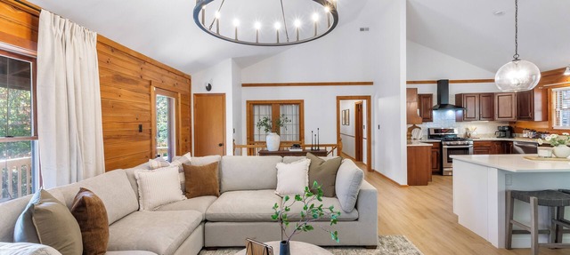 Stay at Wild & Blue, Log Home Retreat, Game Room w/Arcade in White Bluff