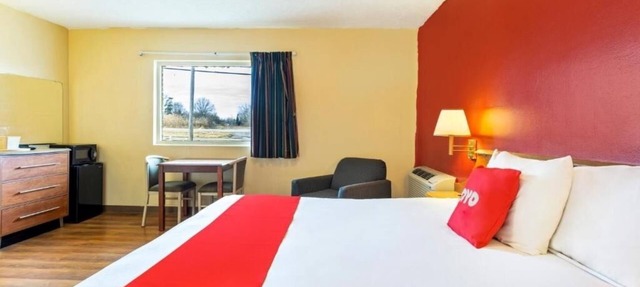Step into Loghurst History with Private Stay and Free Parking in North Lima