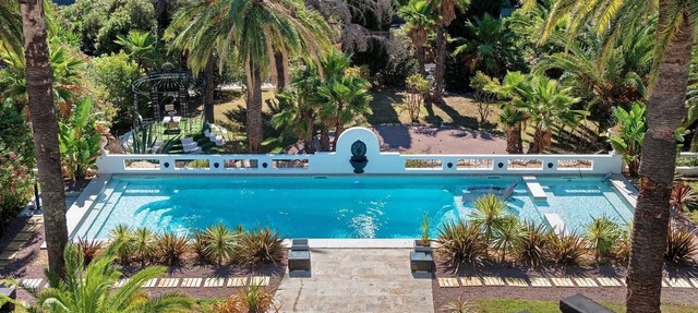 Studio Apartment 'Le Sémaphore' with Shared Pool, Wi-Fi and Air Conditioning in Saint-Raphaël