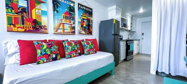 Studio APT 4B, Oceanview + Pool, Near Beach @ Paradise Point Barbados in Oistins