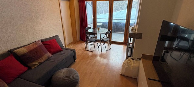 Studio for 2-4 people: Living room with 1 double sofa bed (160x200) and fireplace - kitchen with ove in Grimentz