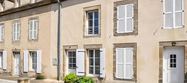 Stunning home in SAINT VAAST LA HOUGUE with WiFi in SAINT VAAST LA HOUGUE