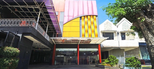Stylish DBL Suite Escape W/Free WiFi and Parking in Malang