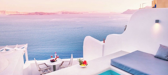 Suite with Private Outdoor Hot Tub in Santorini