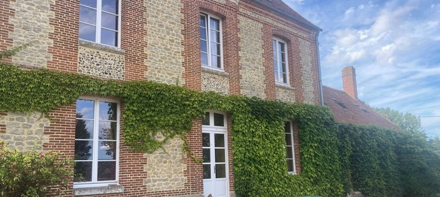 Superbe Maison de Campagne Avec Piscine in Sully