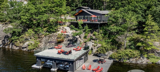 SW Exposure at this 4 bdrm, 3 bath cottage with stunning views of Lake Muskoka! in Gravenhurst