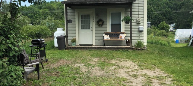 Sweet Escape Cottage on River in Barton