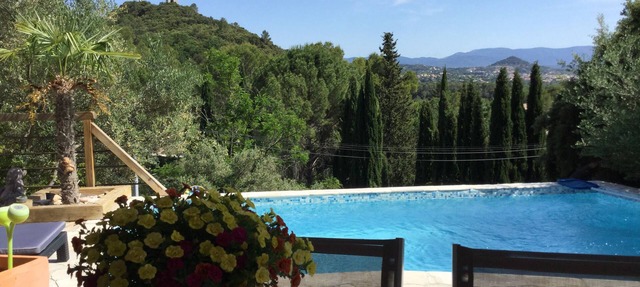 Taradeau, Villa in a typical provencal setting, nice with magnificent view in Taradeau
