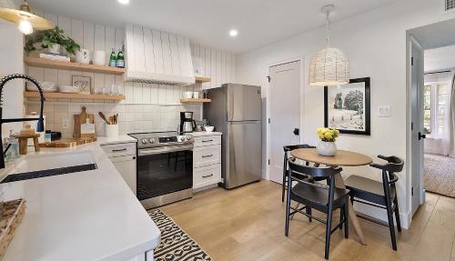 The Augustine - Steps to Downtown w King Bed in Mount Dora