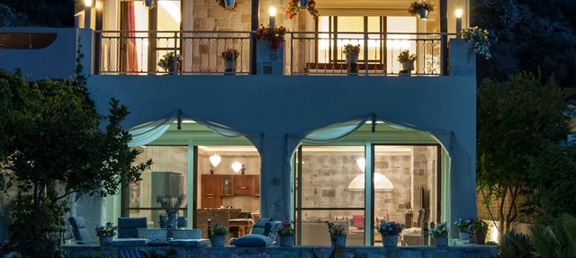 The Beachfront apartment is part of the Villa Omega complex at Lygaria Beach. in Αγία Πελαγία