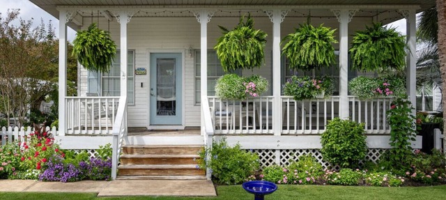 The Brinley House:Steps from Beach/Pool/Bikes etc. in Destin