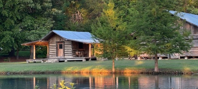 The Corn Crib Cabin at Green Frog Farm in Bells