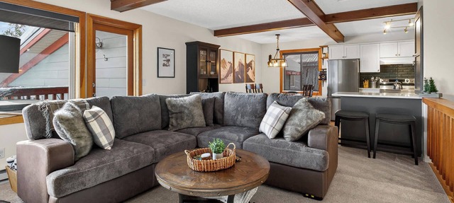 The Fir & Feather | Priv. Hot Tub & Ski In/Ski Out in Big White Mountain