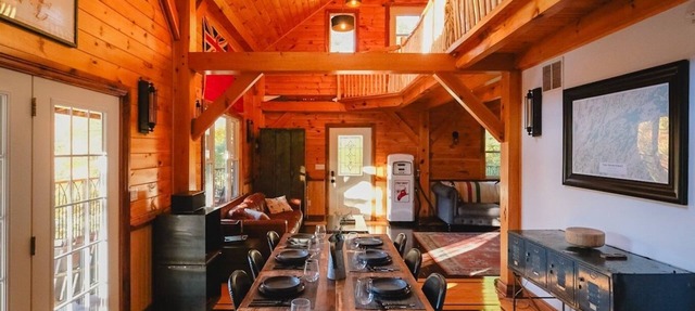 The Frontenac: A Lakeside Cabin Retreat with Sauna in Godfrey