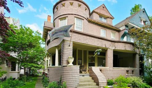 The Kings Throne Inn and Guest House in Toledo