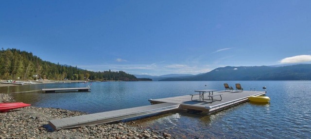 The Lake House on Shuswap Lake! in Celista
