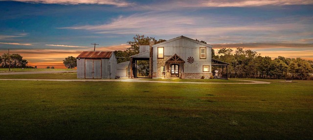 The Levi Gin - Luxury Vintage Retreat in Lorena