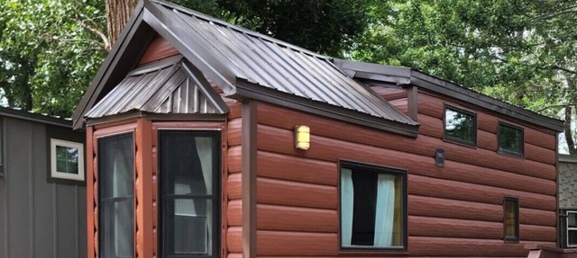 The Log Cabin - Rustic Cabin Tiny House for a Weekend Getaway in Lyons