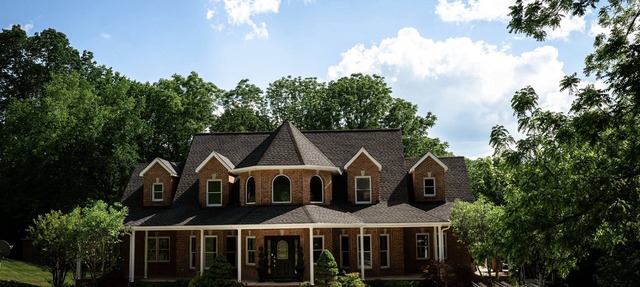 The Swan House: Private, Peaceful, and Picturesque Lakefront Property in Manchester
