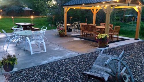 Thermopolis Top Rated, Families, Pool Passes, One Minute To The Hot Springs, Location Perfect & Amenity Rich, Pup Friendly, Discover An Exceptional Wyoming Stay, Thermopolis River Walk Home at Hot Springs State Park, 'Where Families and Fisherman Stay' in Thermopolis