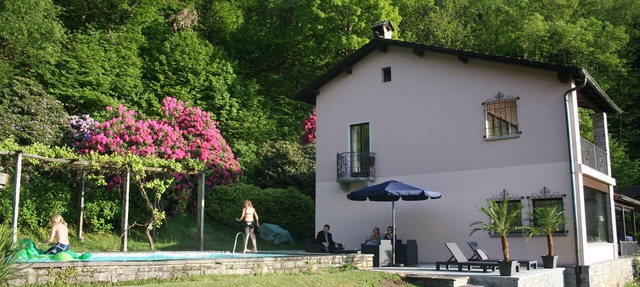 Ticino villa with large pool and stunning lake view - on 8,800m² plot in Magadino-Vira