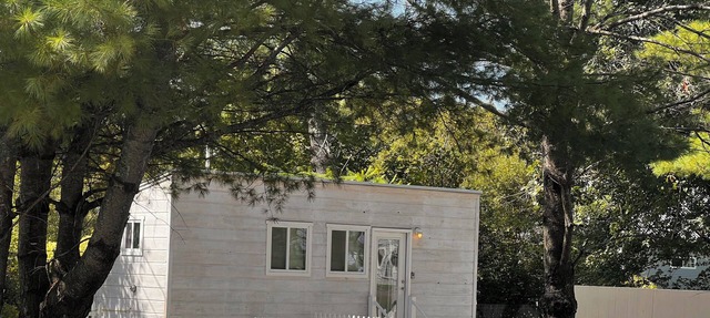 Tiny Home ski Sugarloaf, Saddleback & Sunday River, pet friendly, furnished in Chesterville
