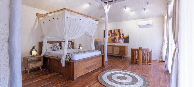 Traditional style Bungalow with modern amenities, only 10km from Walakiri Beach! in Palakahembi