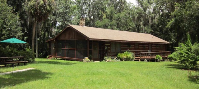 Tranquil outdoor paradise in the Ocala National Forest in Fort McCoy