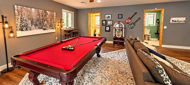 Ultimate Pigeon Forge Getaway 7-Bedroom Retreat Sleeps 20 in the Heart of It All in Sevierville