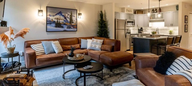 Upper Vill 3BRM:Walk to Gondola, Fireplace, Family Friendly:Sleeps 5! in Whistler