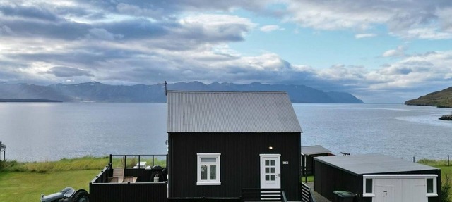 Vellir- Home with a view in Grenivík