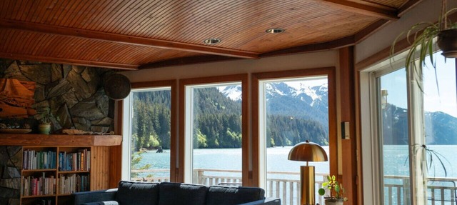 Vessel Beach House - Starboard, Beachfront Retreat Sleeps 6 in Seward