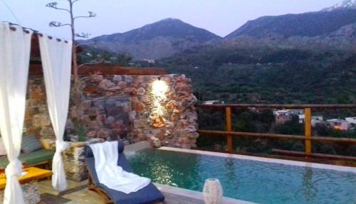 Villa Aeolus with private overflow, endless, heated pool in Prinés