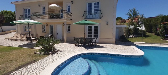 Villa, balcony views, private pool near Obidos and 20mins Silver Coast beaches. in Carvalhal