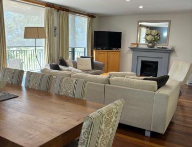 VILLA DION - 3 Bedrooms situated in Cypress Lakes Resort in Pokolbin