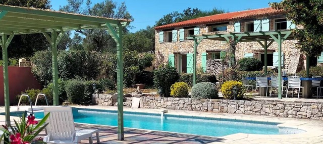 Villa 'Lou Peiraverde' with Private Pool, Private Terrace and Wi-Fi in Mons