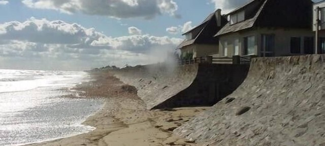 Villa on the seafront - quineville-east coast of the cotentin-golf de fontenay in Fontenay-Sur-Mer