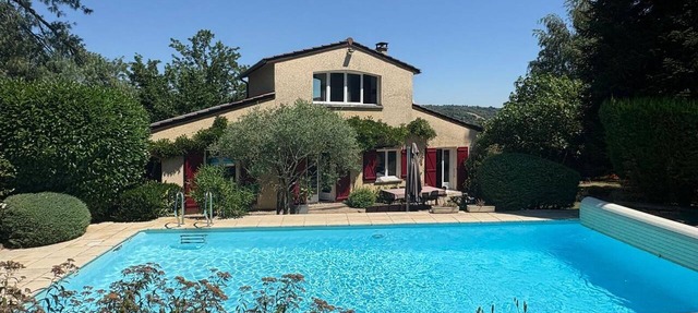 Villa with pool and garden - 30' from Lyon in Saint-Just-Chaleyssin
