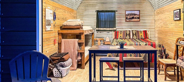 W-W: Primrose Cabin, Glamour Camping in Tiny Home Glamping Villa in Monticello