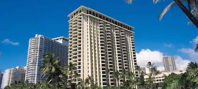 Waikiki | Couples Surf Stay | Pool + Spa in Honolulu