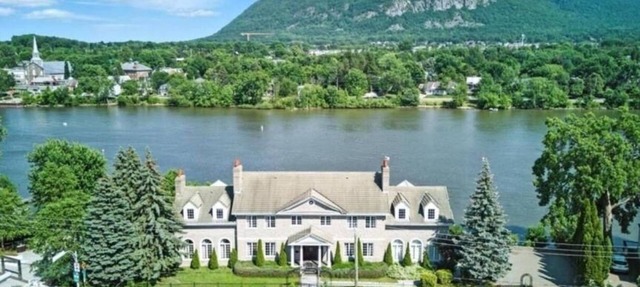 Wake Up to Mont-Saint-Hilaire Views — Waterfront Home Near Montreal in Beloeil