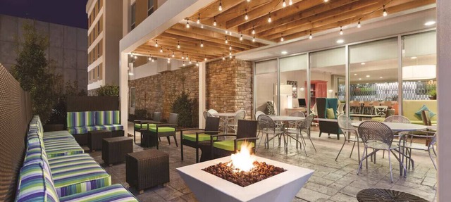Walk to A&M: King Suite w/Free Breakfast,Pool&Gym in College Station