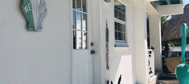 Water Front Home With Pool and Dock Three min From Atlantic Ocean in Tavernier