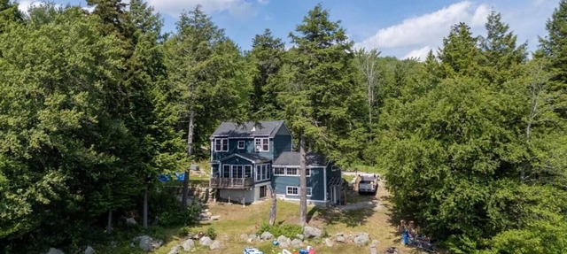 Waterfront Family Getaway with Sunroom & Stunning Views in Washington