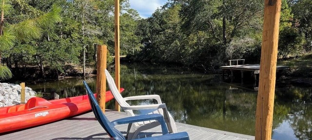 Waterfront Newly Renovated and Decorated 3brs home. in Milton